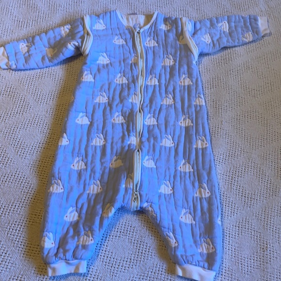 sleep sack w/rabbits all over and detach sleeves